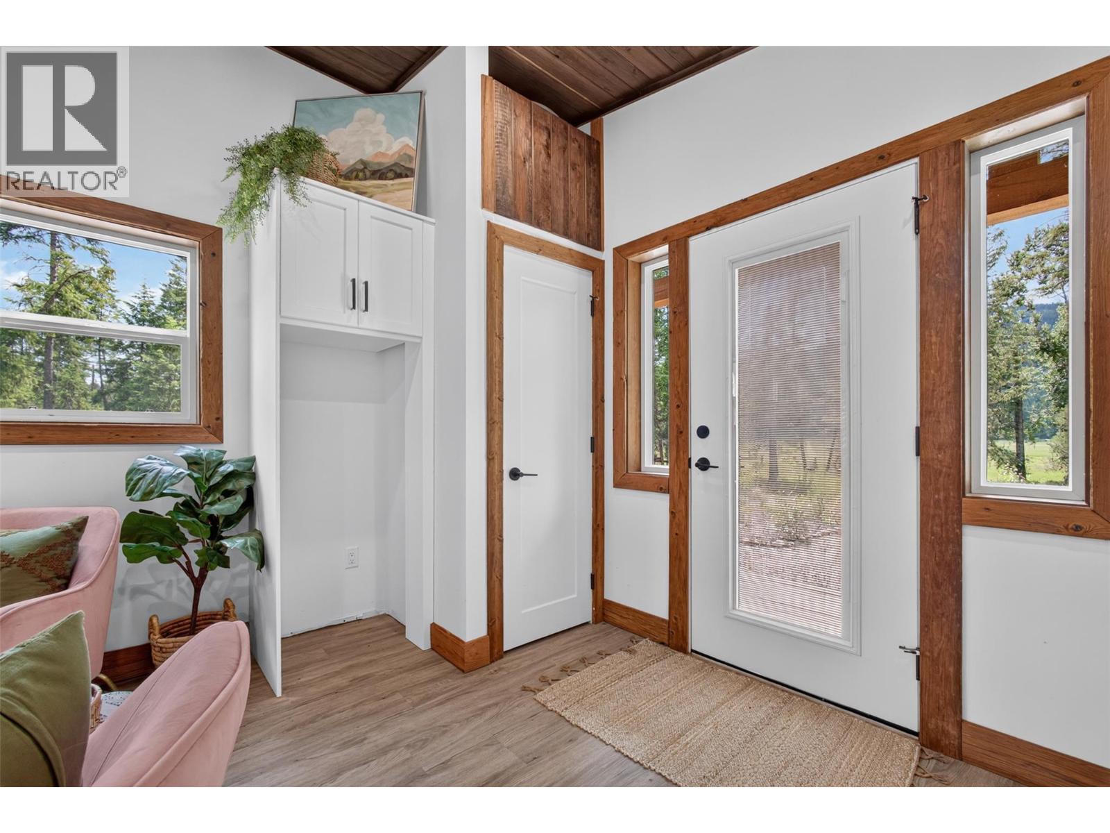 5533 33 Highway Unit# 3 Property Photo 6