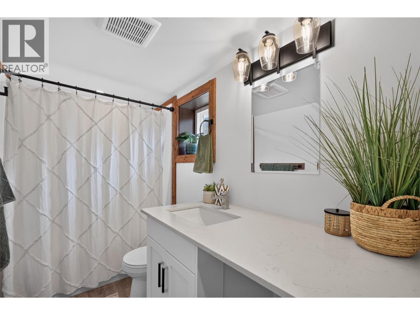 5533 33 Highway Unit# 3 Property Photo 11