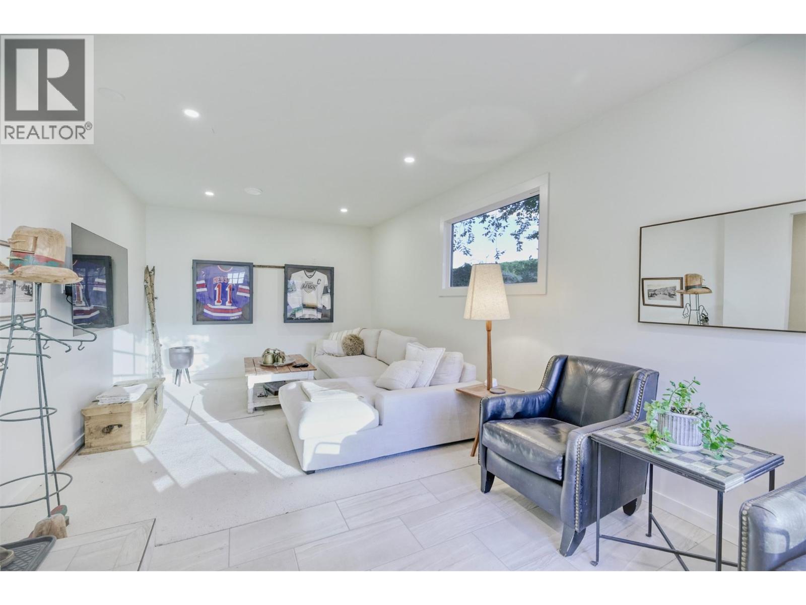 10617 81st Street Property Photo 15