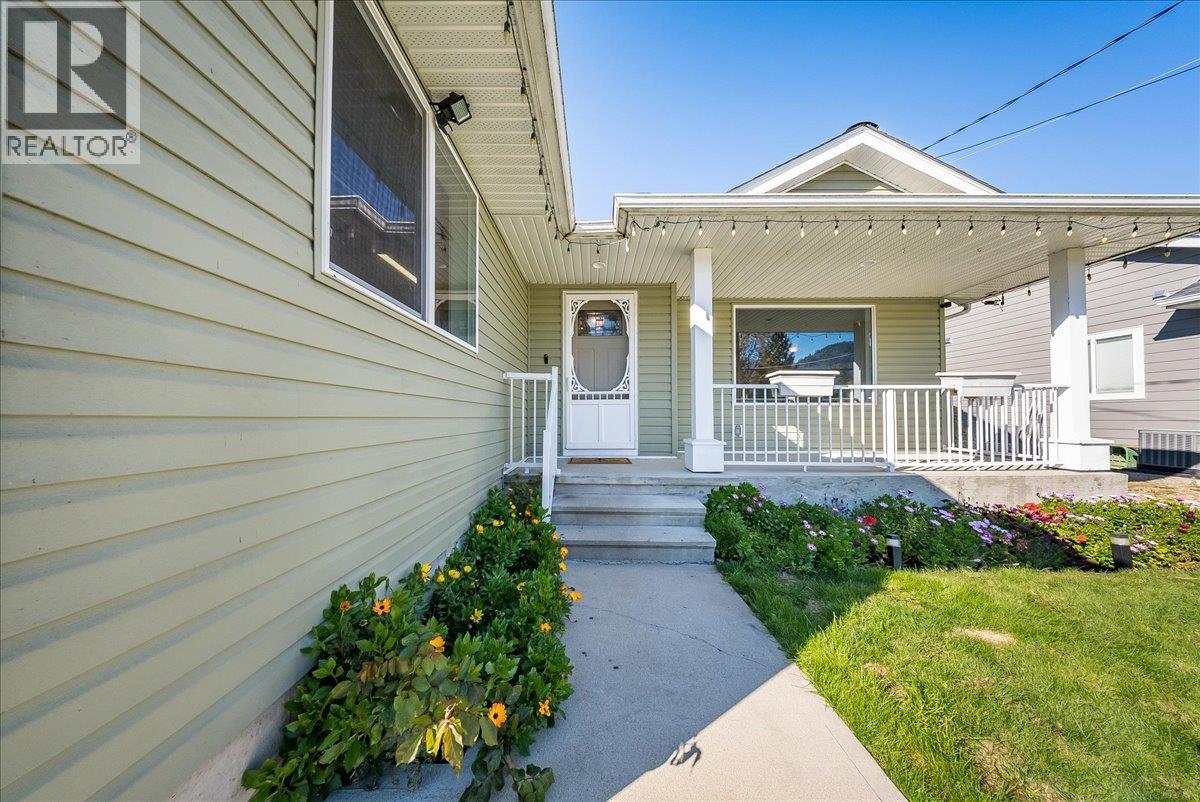 1835 First Street Property Photo 5