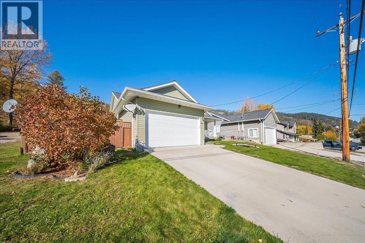 1835 First Street Property Photo 6