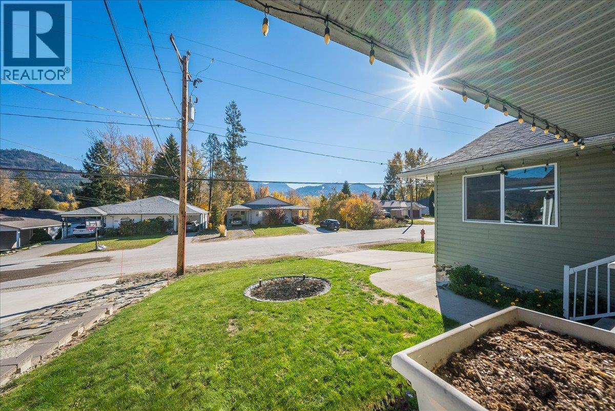 1835 First Street Property Photo 9