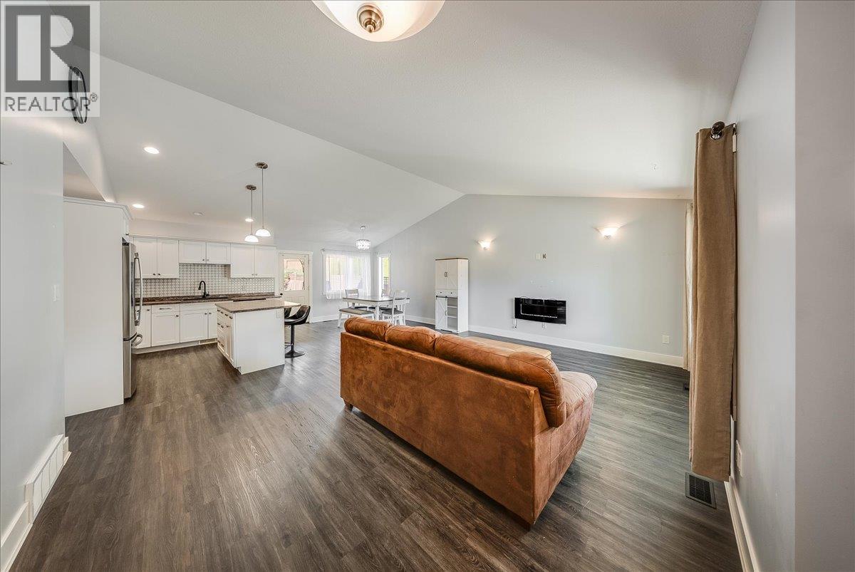 1835 First Street Property Photo 10