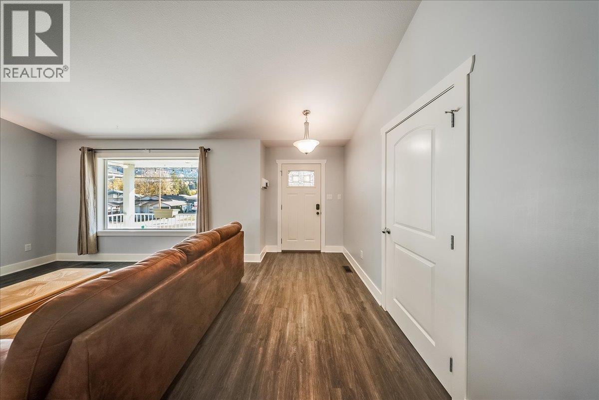 1835 First Street Property Photo 11