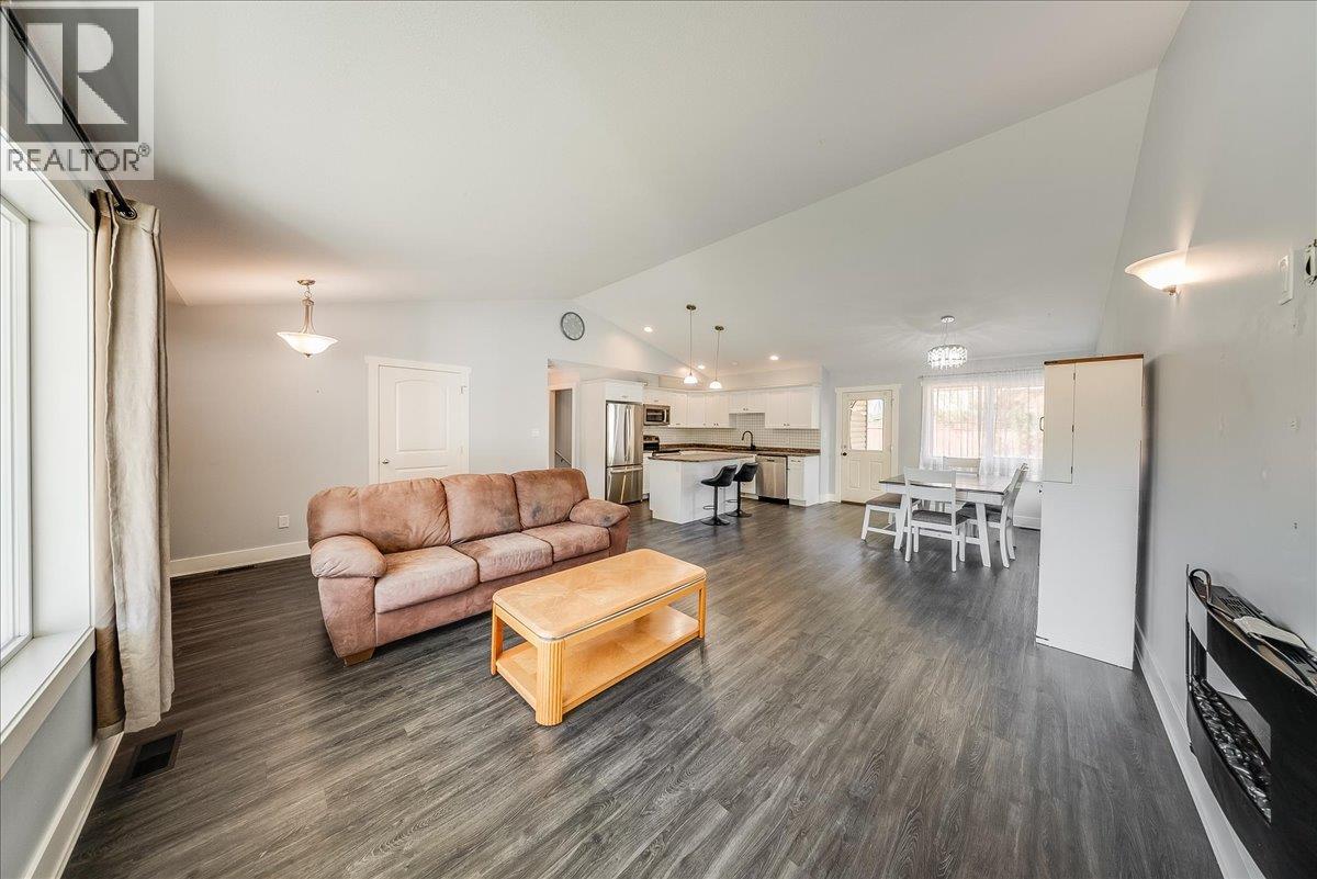1835 First Street Property Photo 13