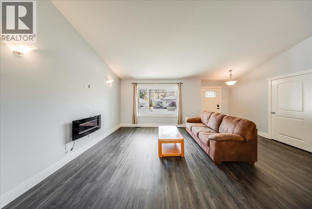 1835 First Street Property Photo 14