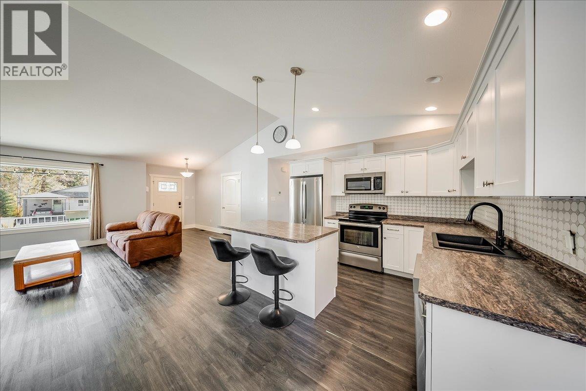1835 First Street Property Photo 17