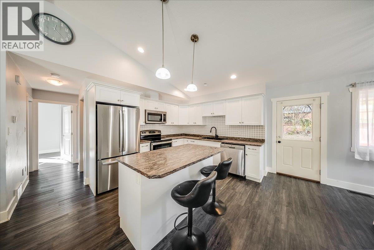 1835 First Street Property Photo 18