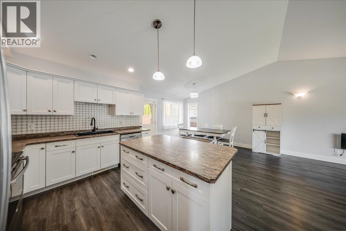 1835 First Street Property Photo 19