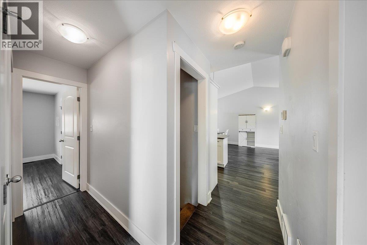 1835 First Street Property Photo 24
