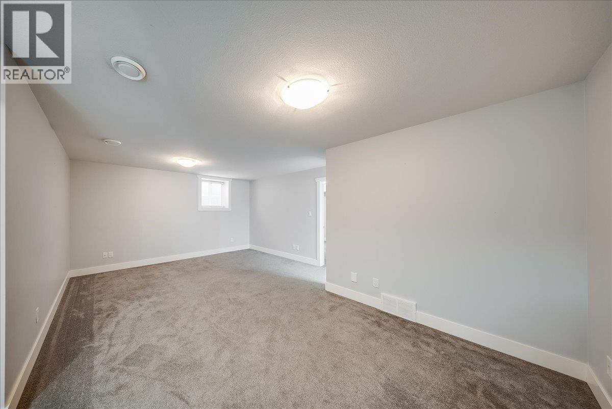 1835 First Street Property Photo 42