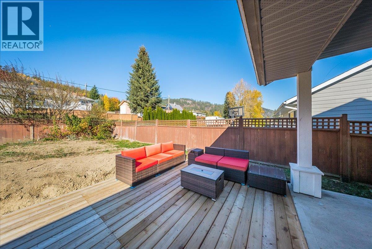 1835 First Street Property Photo 51
