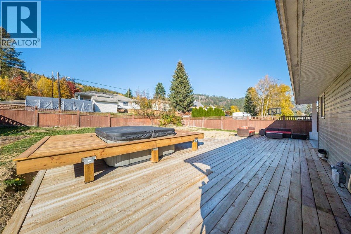 1835 First Street Property Photo 54