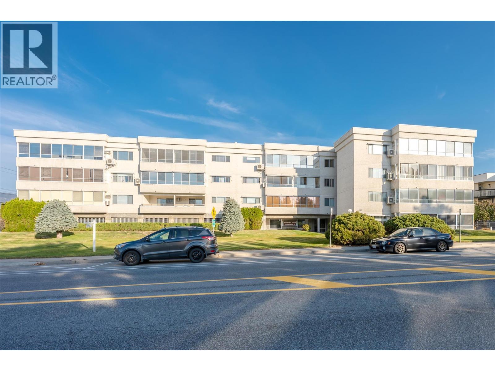 195 Warren Avenue W Unit# 204 Property Photo 1