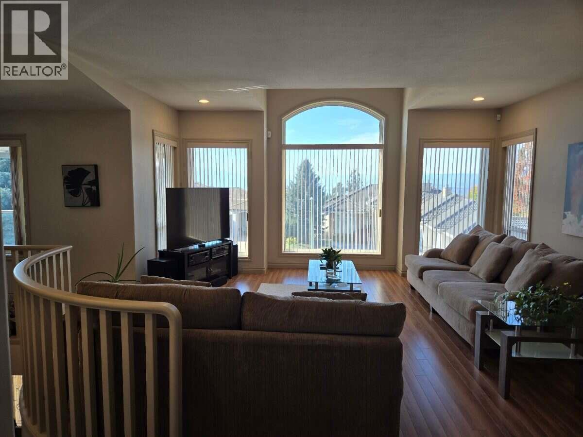 997 Skeena Drive N Property Photo 6