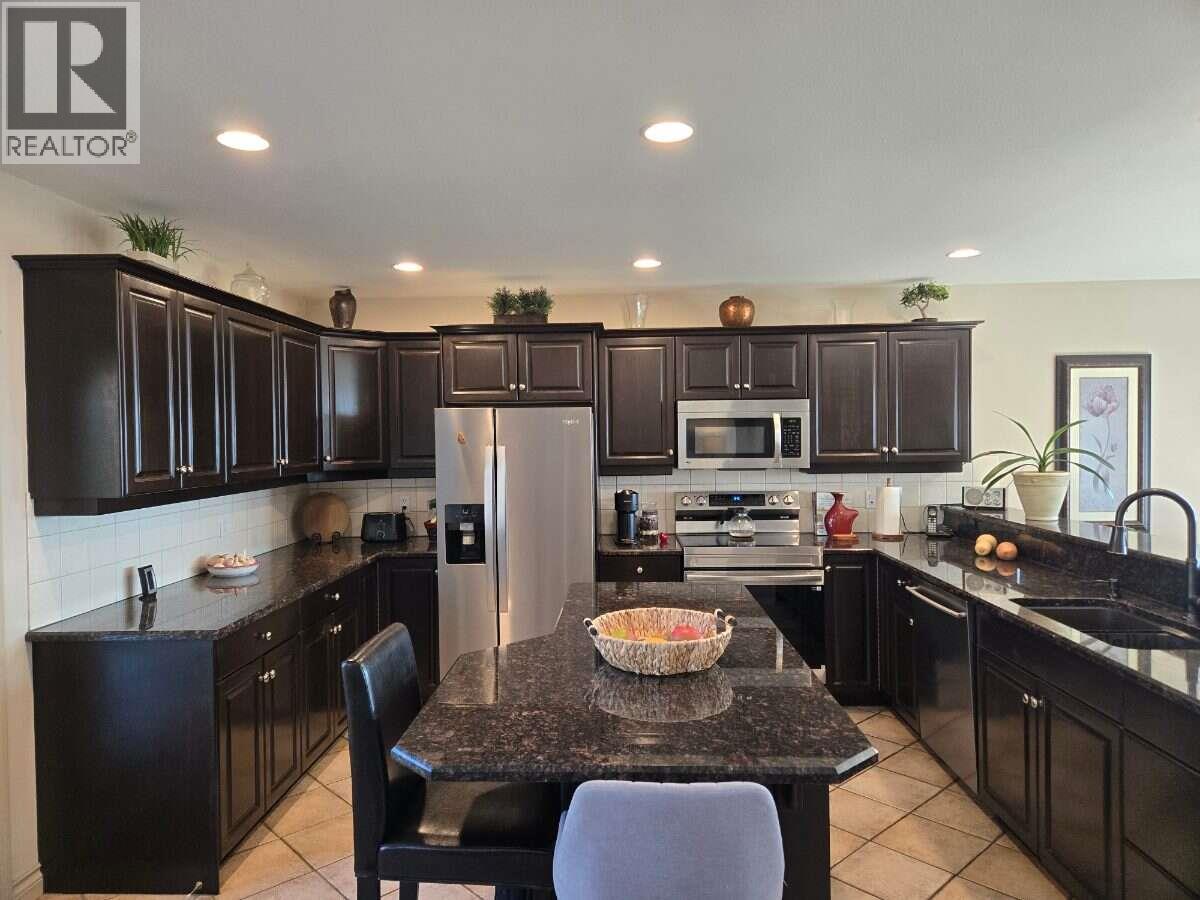 997 Skeena Drive N Property Photo 8