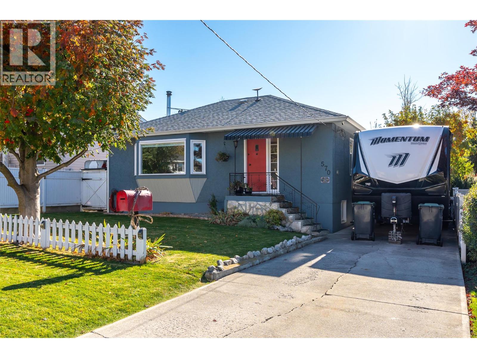570 WADE Avenue E Property Photo 1