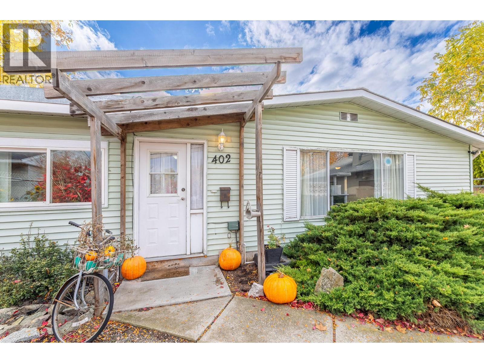 402 Conklin Avenue Property Photo 1