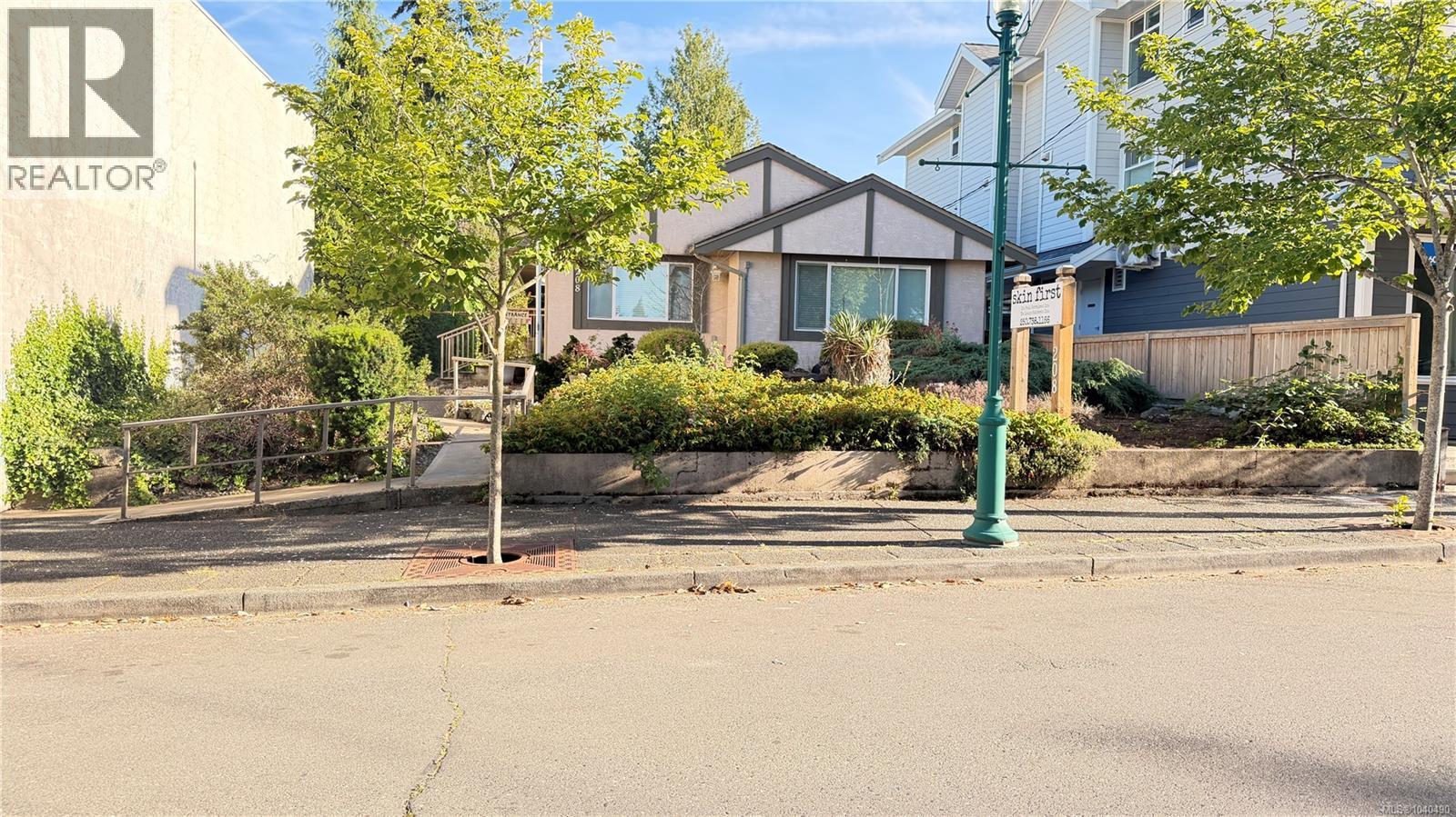 208 First Ave W Property Photo 3