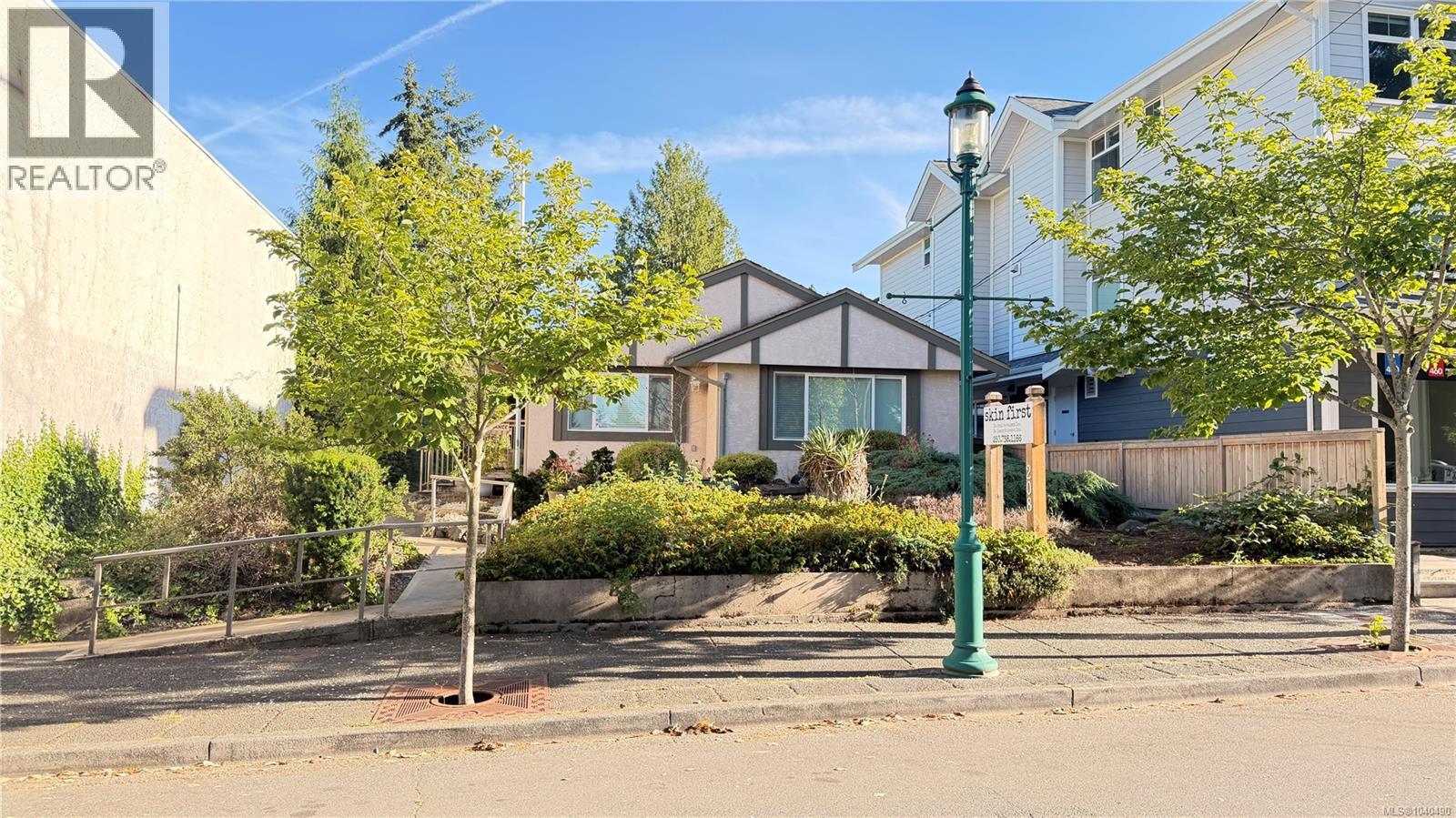 208 First Ave W Property Photo 4