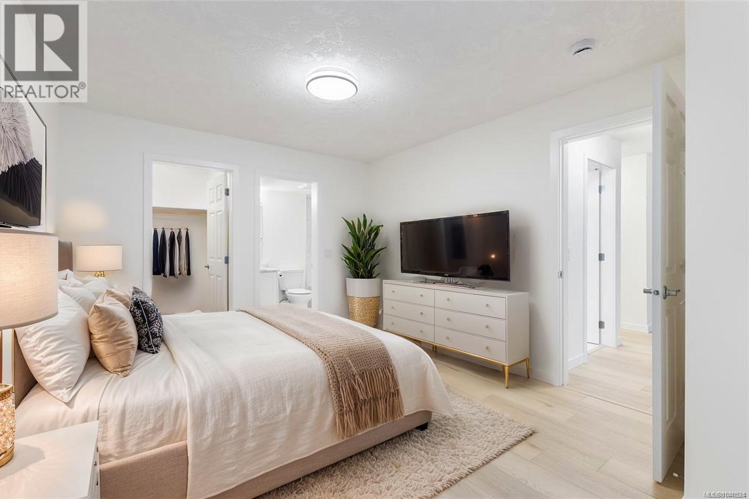 103 689 Bay St Property Photo 1