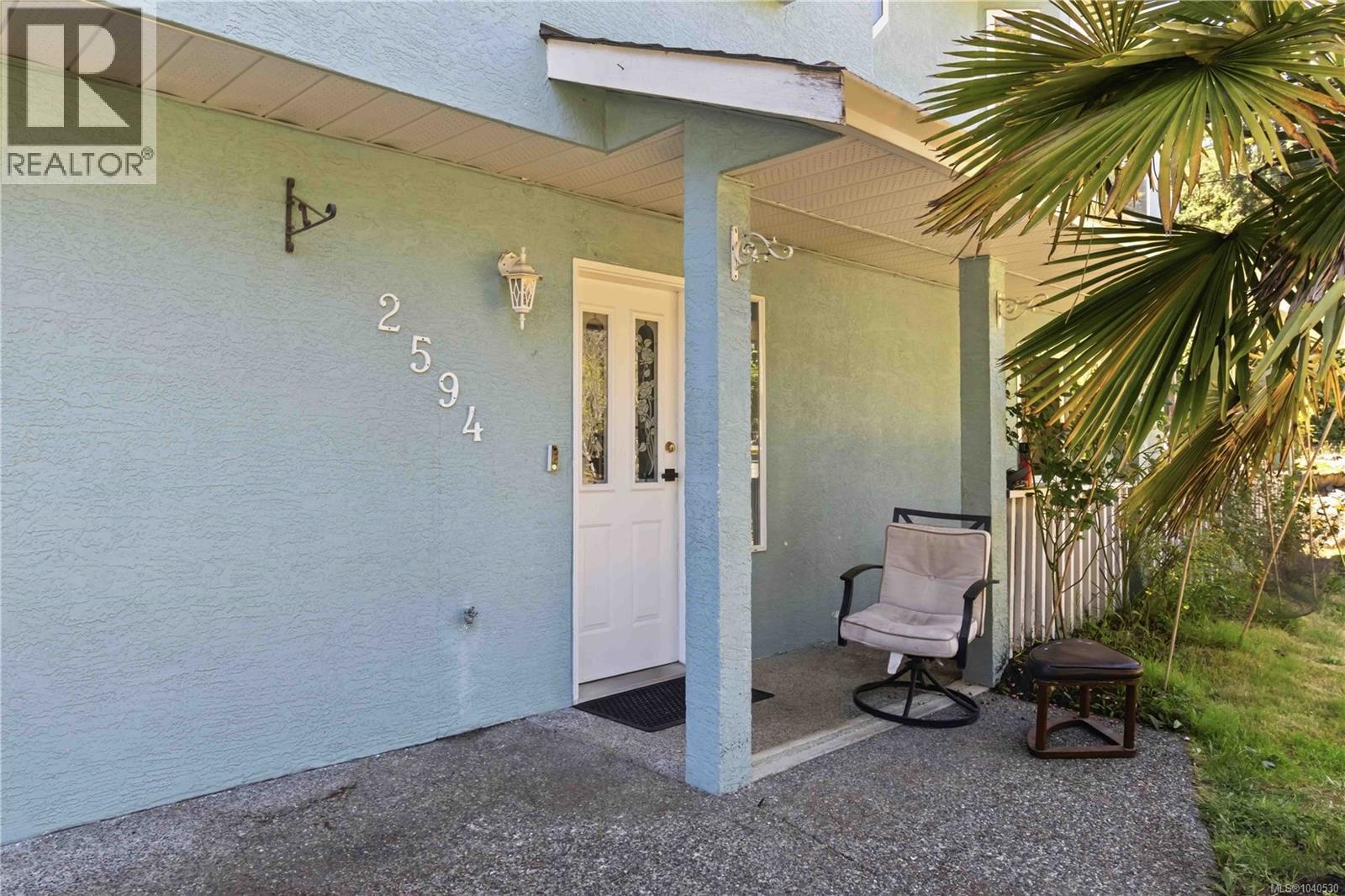 2594 Buckler Ave Property Photo 5