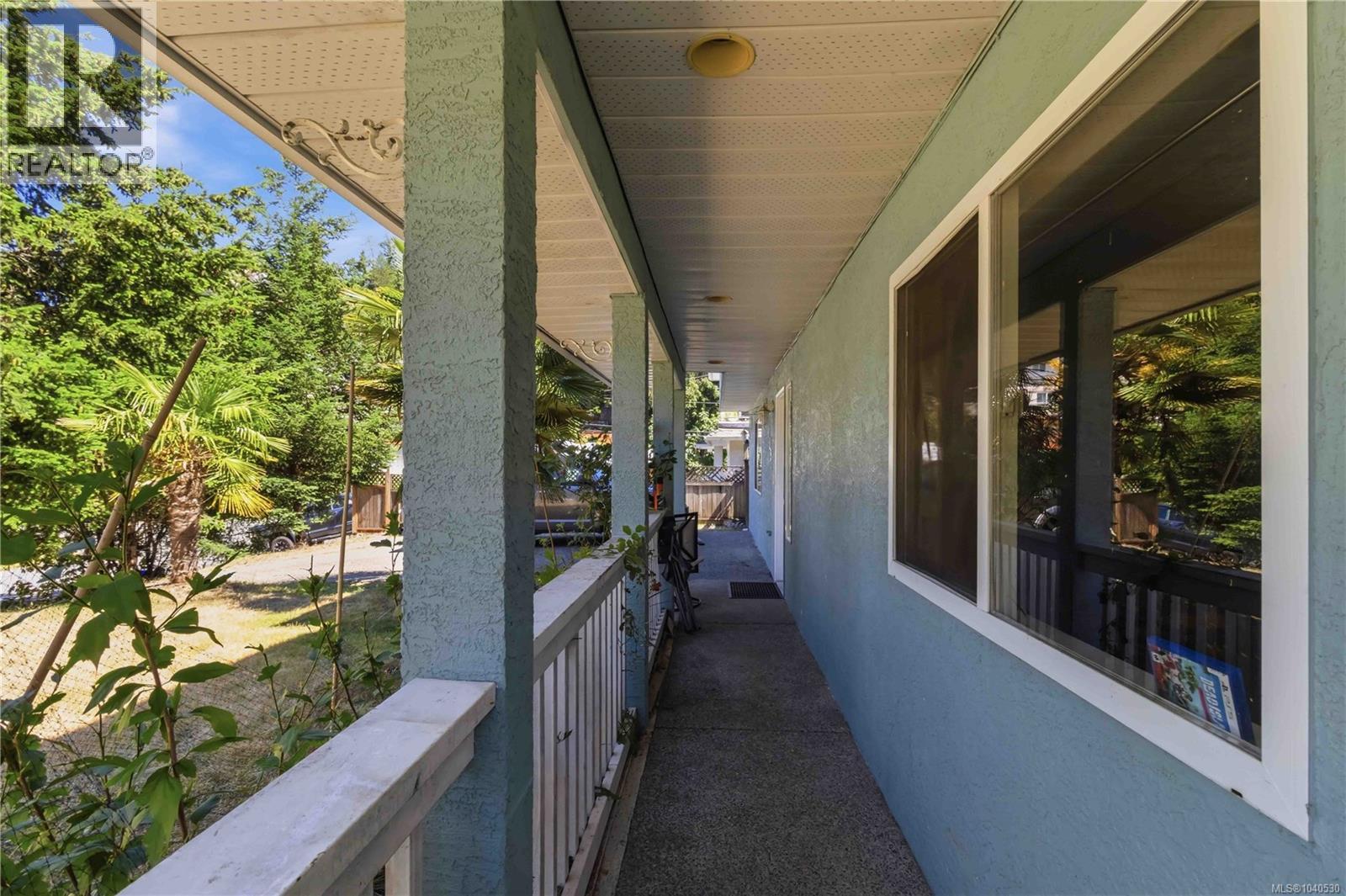 2594 Buckler Ave Property Photo 6