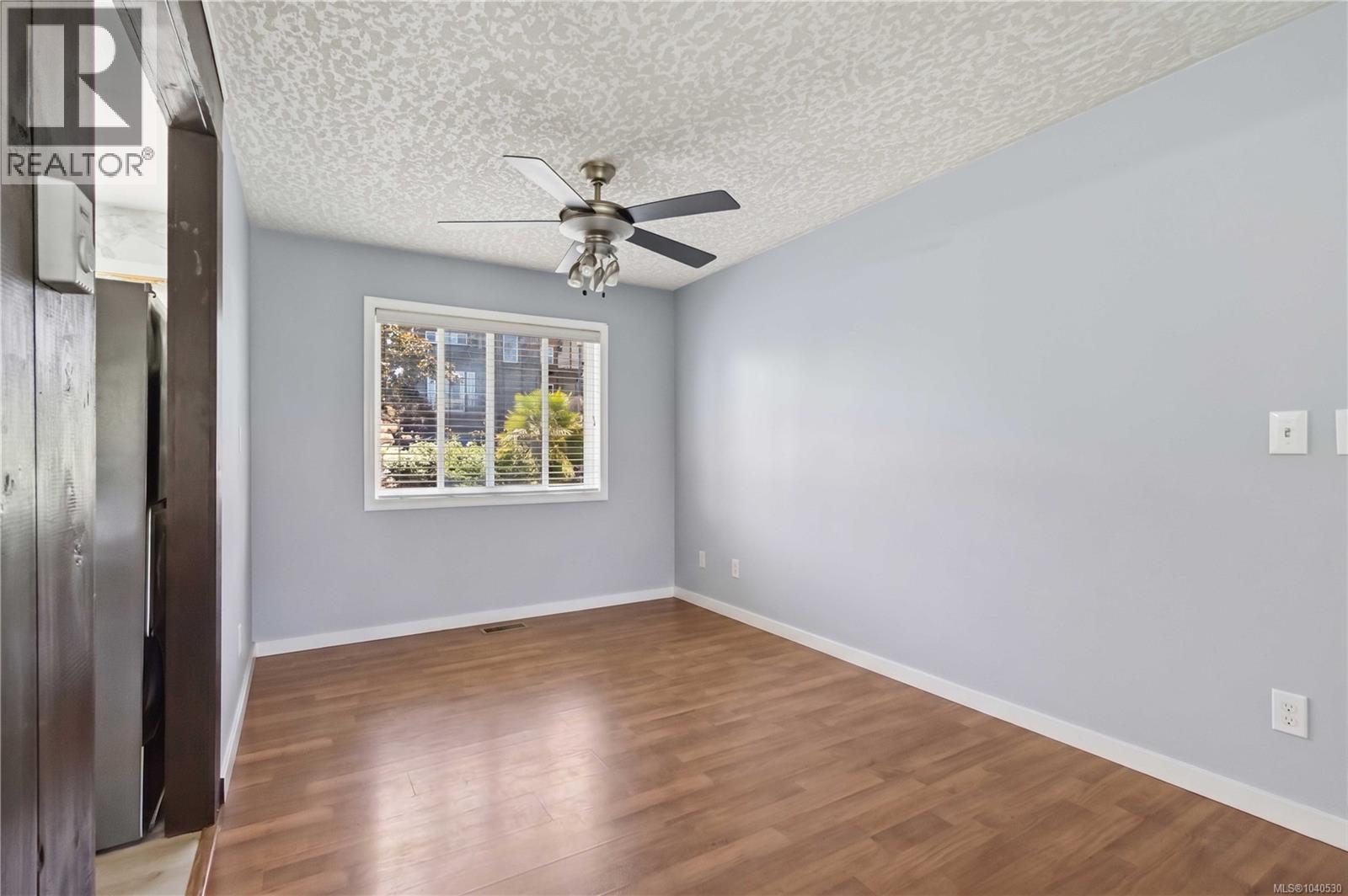 2594 Buckler Ave Property Photo 17