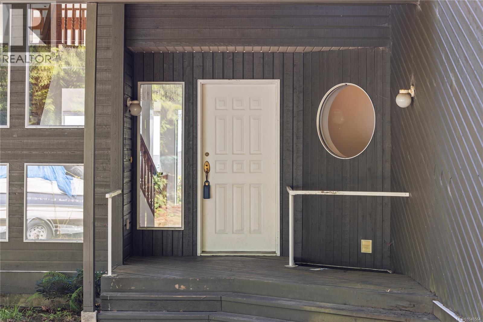 10056 Victoria Rd Property Photo 18