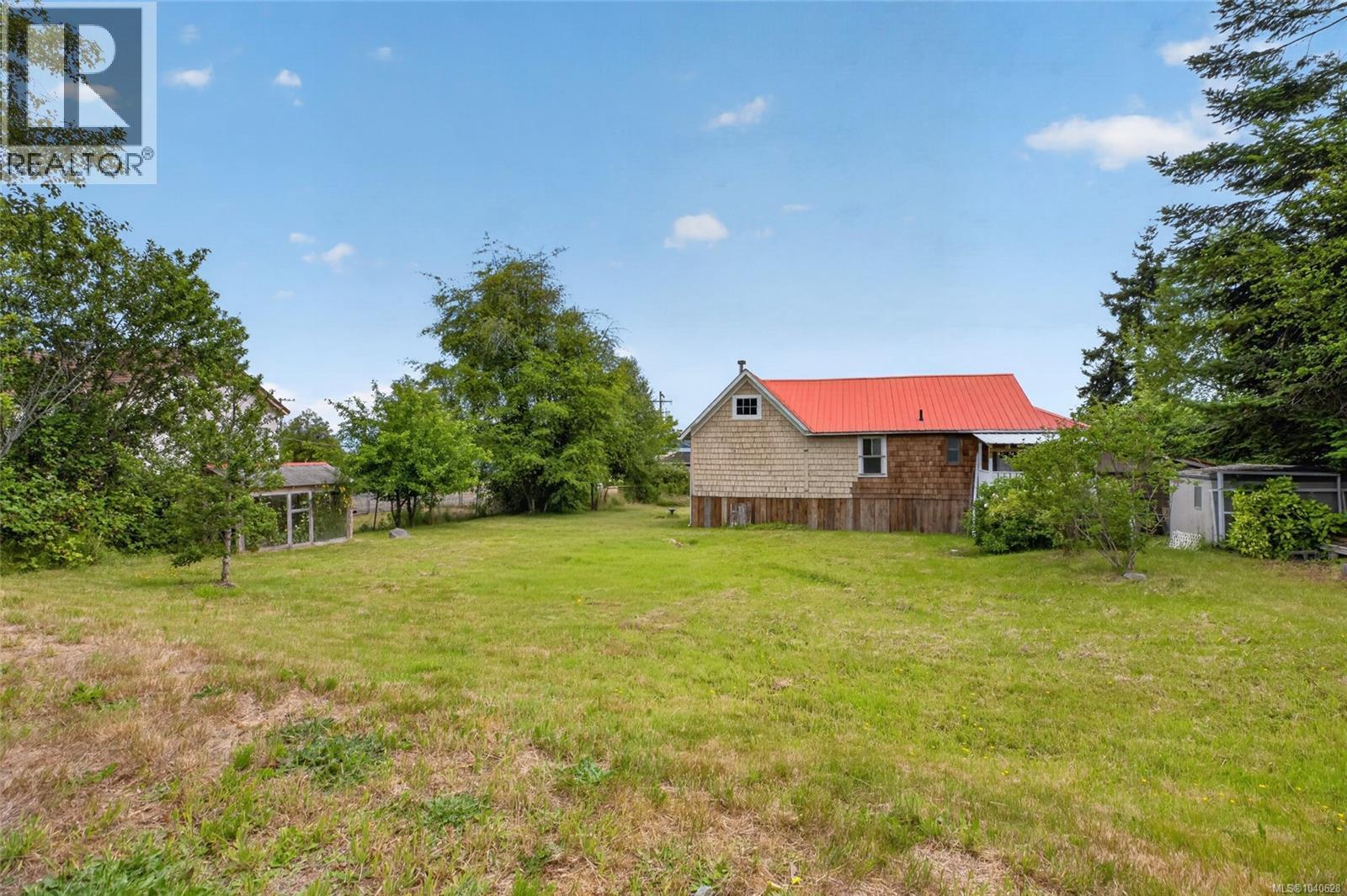 5545 Island Hwy S Property Photo 9