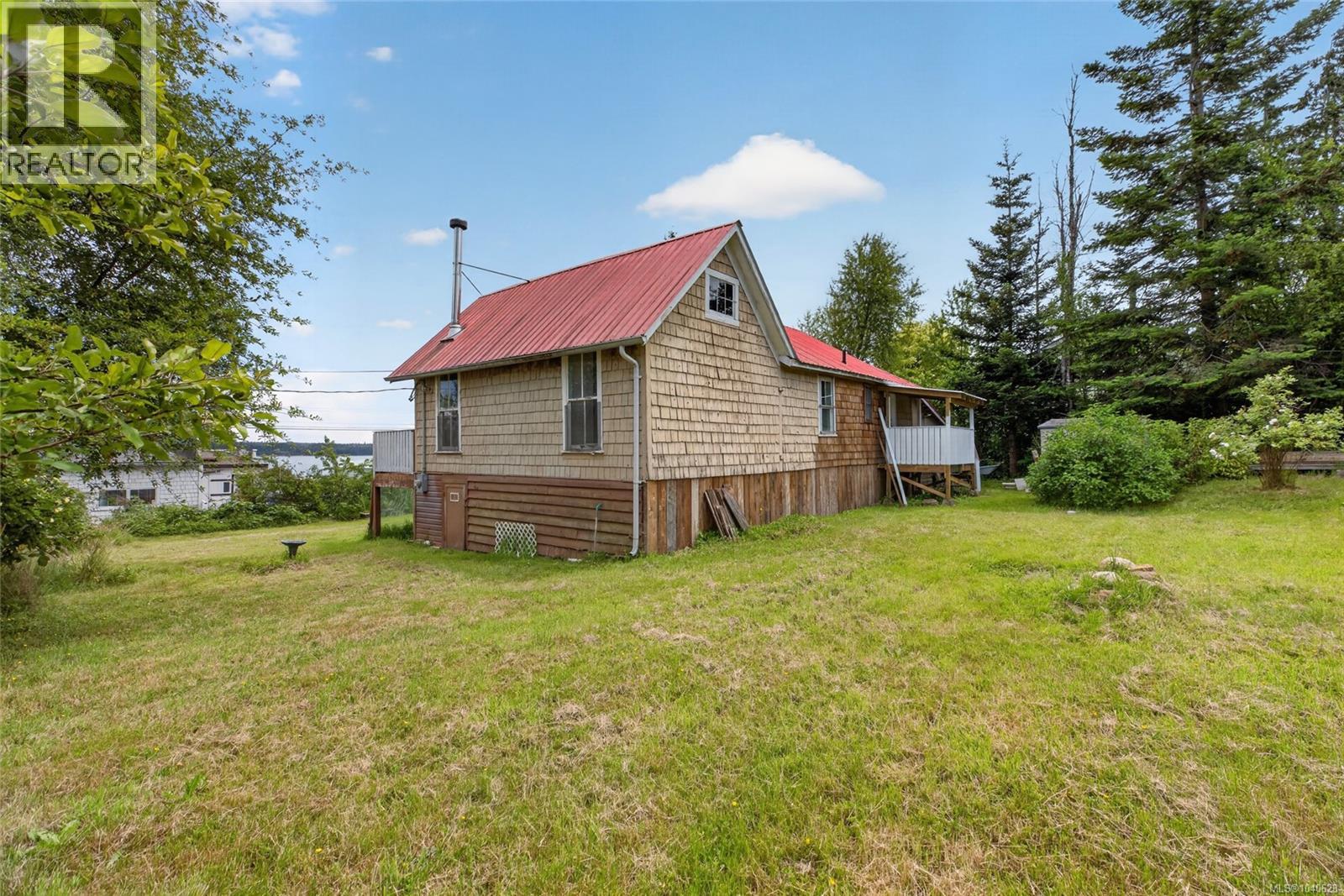 5545 Island Hwy S Property Photo 10