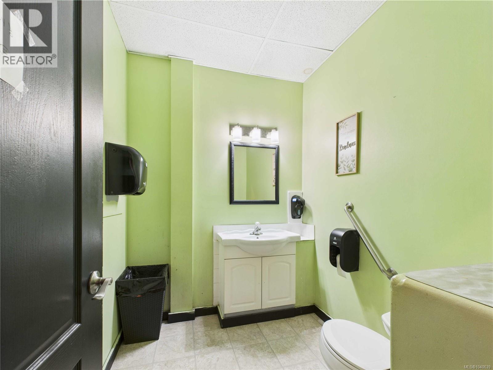 102 2417 Beacon Ave Property Photo 15