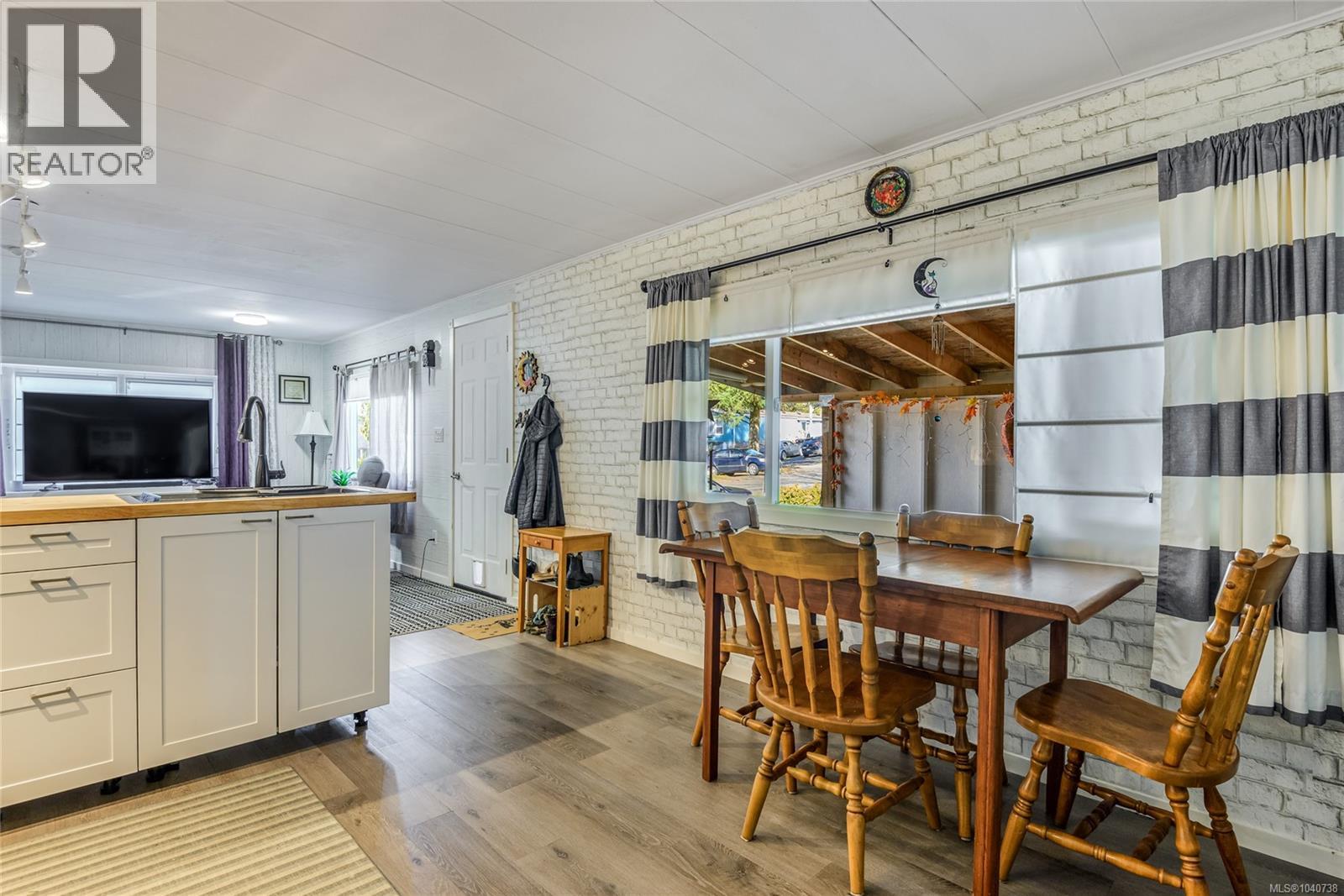 55 1160 Shellbourne Blvd Property Photo 3