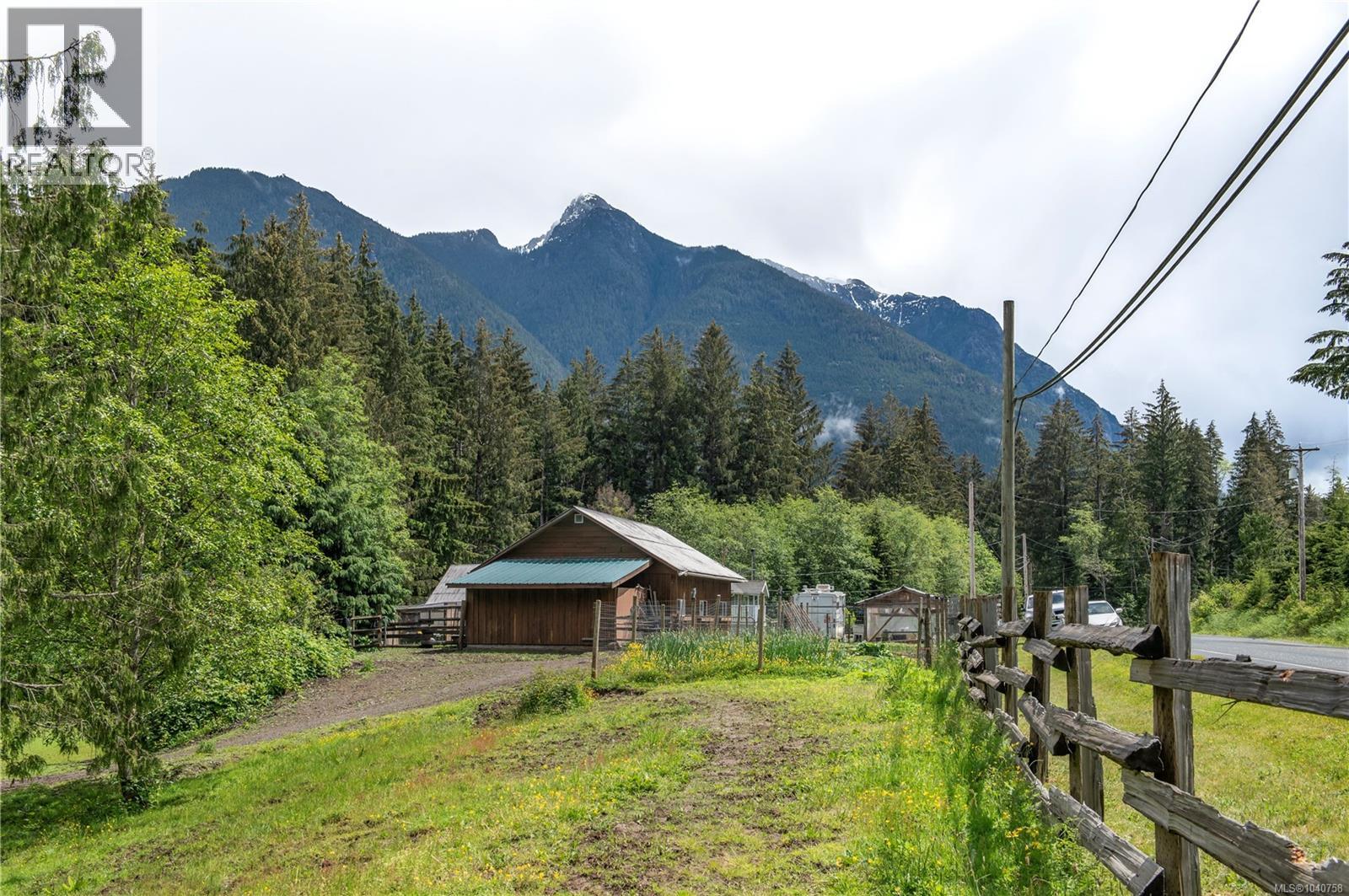 870 Sayward Rd Property Photo 6