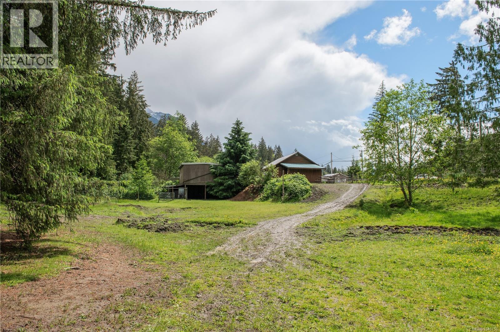 870 Sayward Rd Property Photo 10