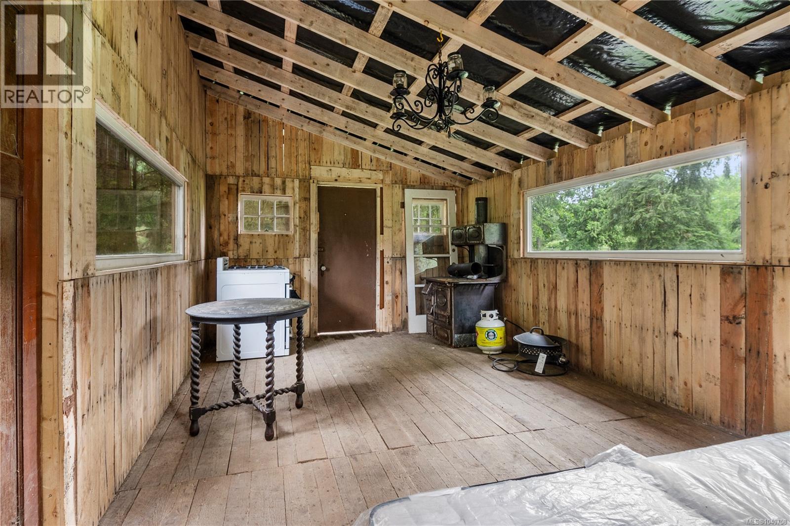 870 Sayward Rd Property Photo 17