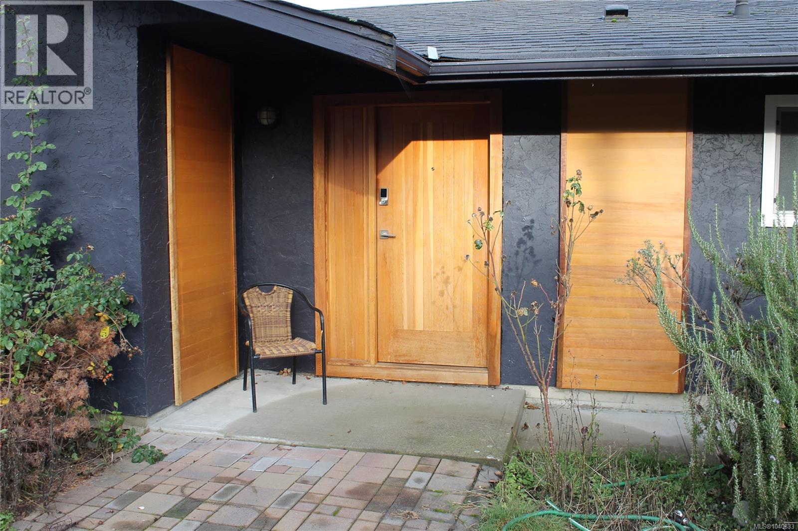 1721 Wilmot Rd Property Photo 3