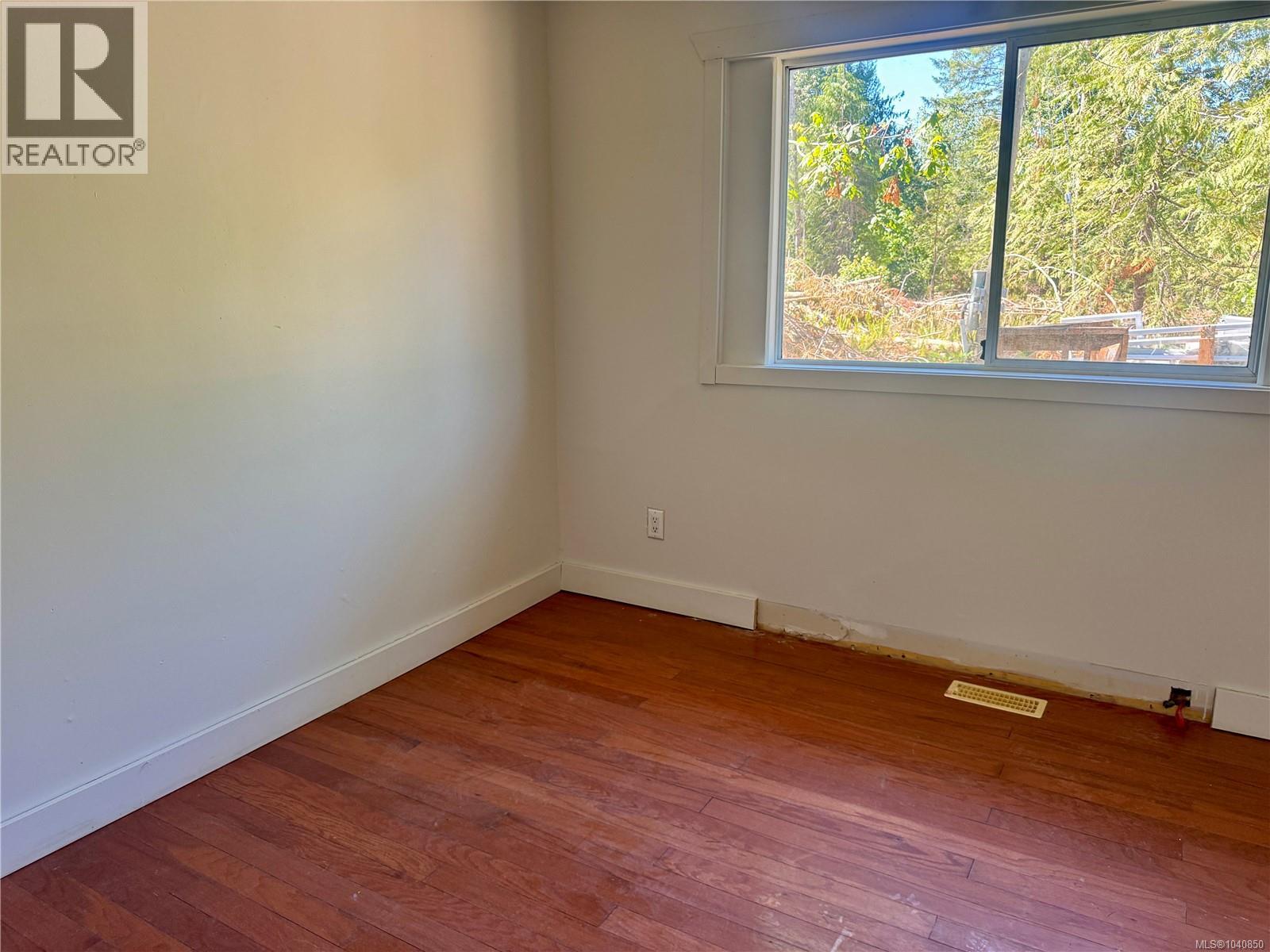 7390 Cougar Smith Rd Property Photo 6