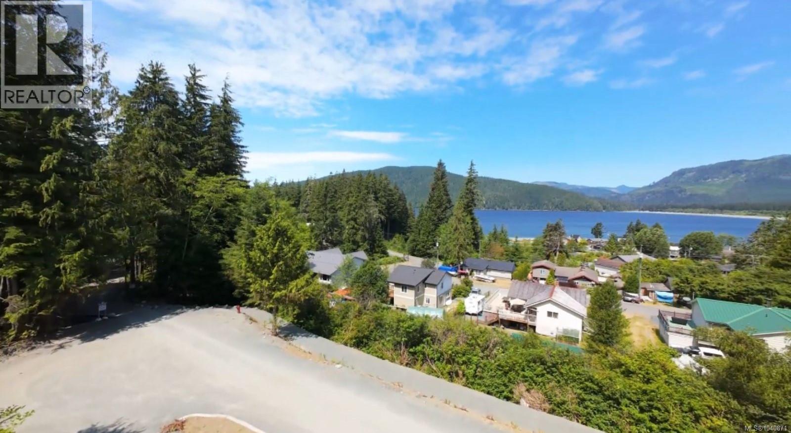 16997 Beachview Dr Property Photo 2
