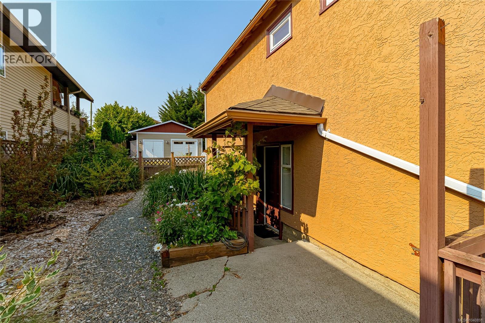 367 Vincent Ave Property Photo 32