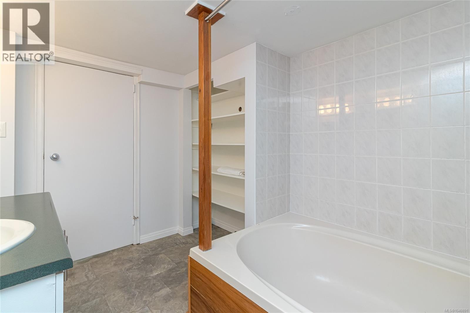 367 Vincent Ave Property Photo 43