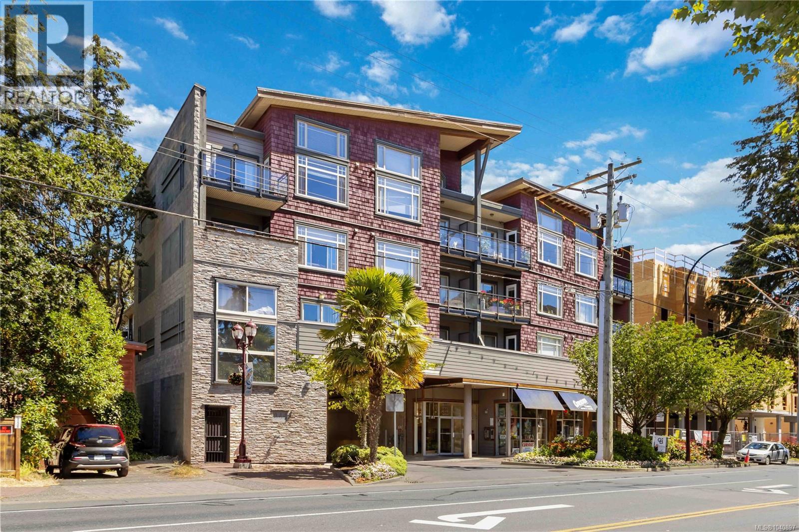 204 844 Goldstream Ave Property Photo 1