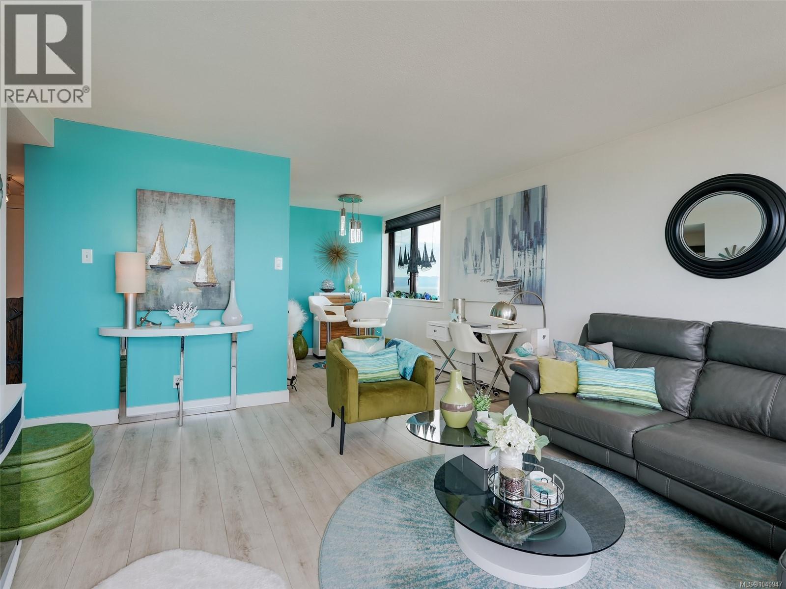 1401 647 Michigan St Property Photo 6