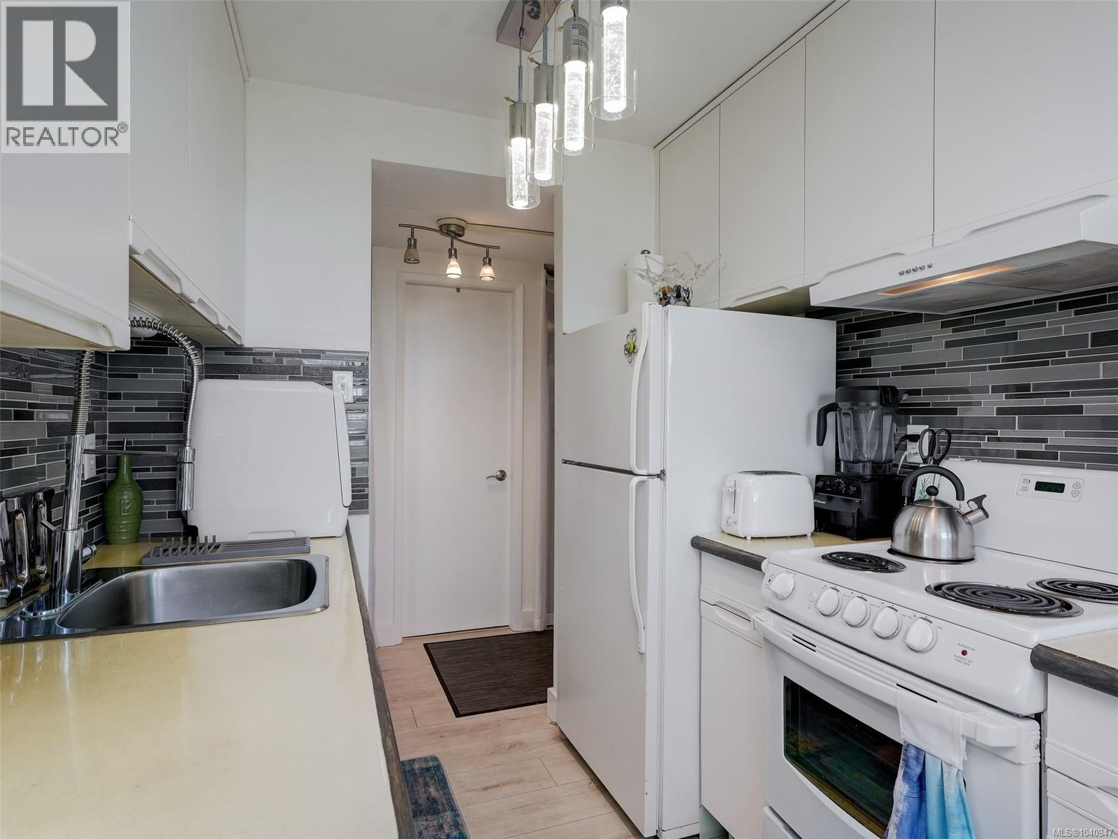 1401 647 Michigan St Property Photo 12