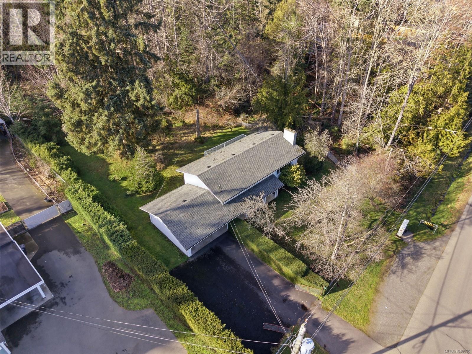 439 Craig St Property Photo 4