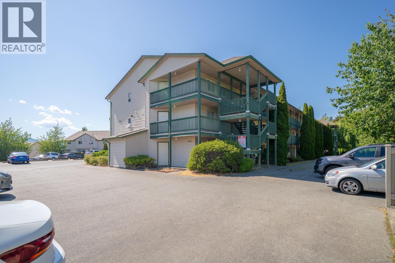 307 1912 Bowen Rd Property Photo 1