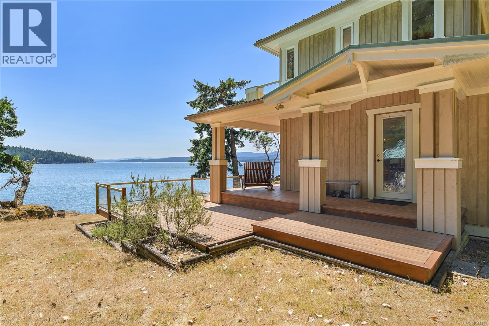 647 Dinner Bay Rd Property Photo 1