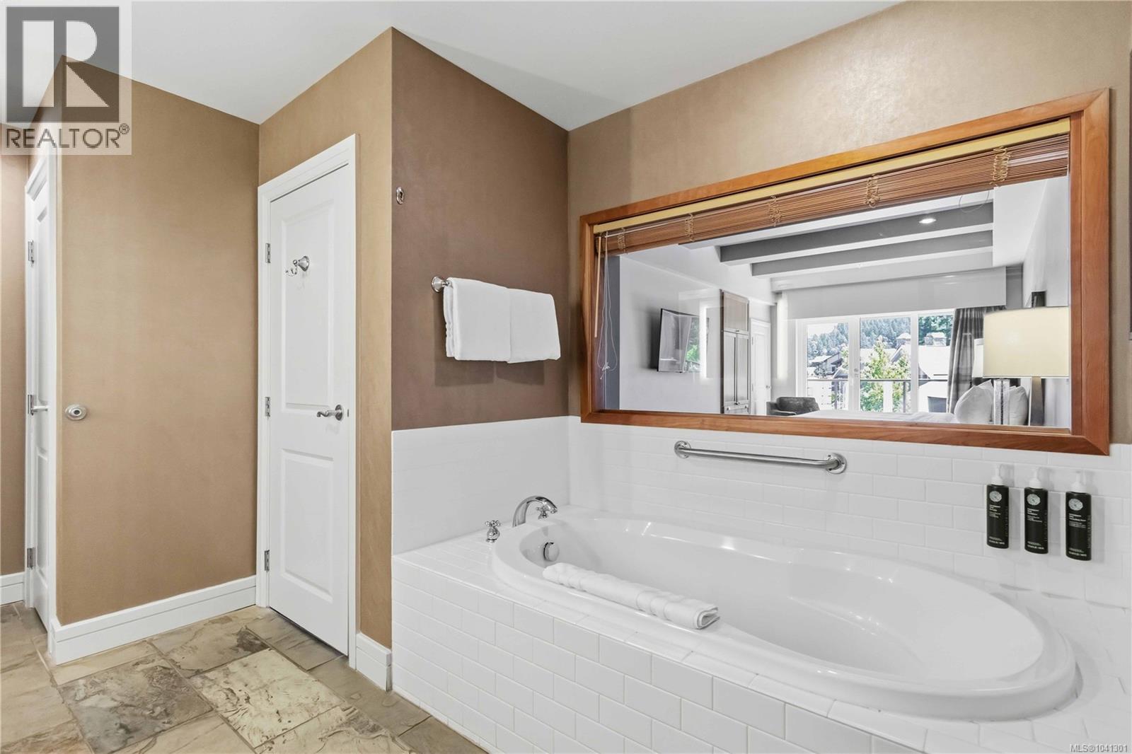 316b 1376 Lynburne Pl Property Photo 38