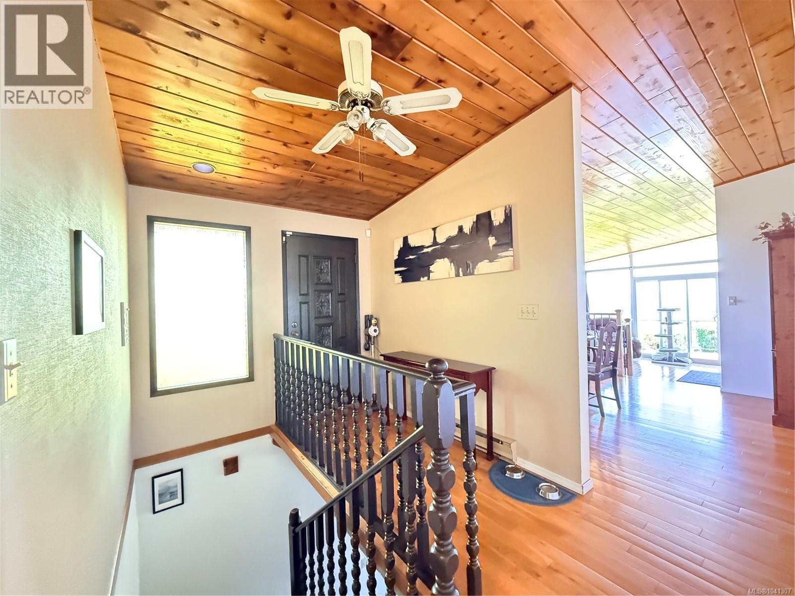 2472 Mountview Rd Property Photo 6