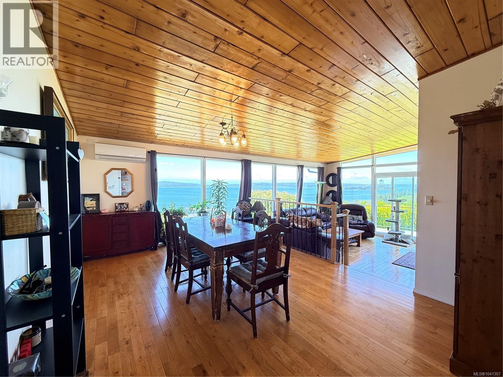 2472 Mountview Rd Property Photo 8